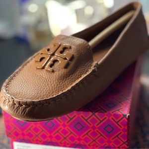 Tory Burch Lowell 2 driver, tumbled leather